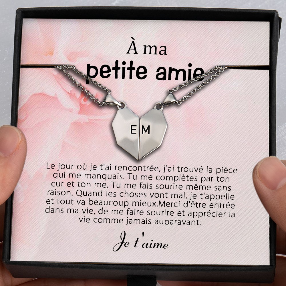 À ma petite amie 2 Pièces Collier Prénom Magnétique Interattraction en Forme de Coeur Personnalisé Saint Valentin