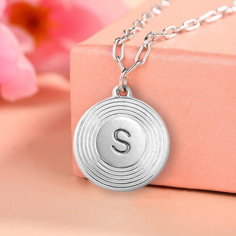 Argent personnalisé gravé initiale pendentif rond chaîne à maillons collier superposition de breloques cadeau pour elle