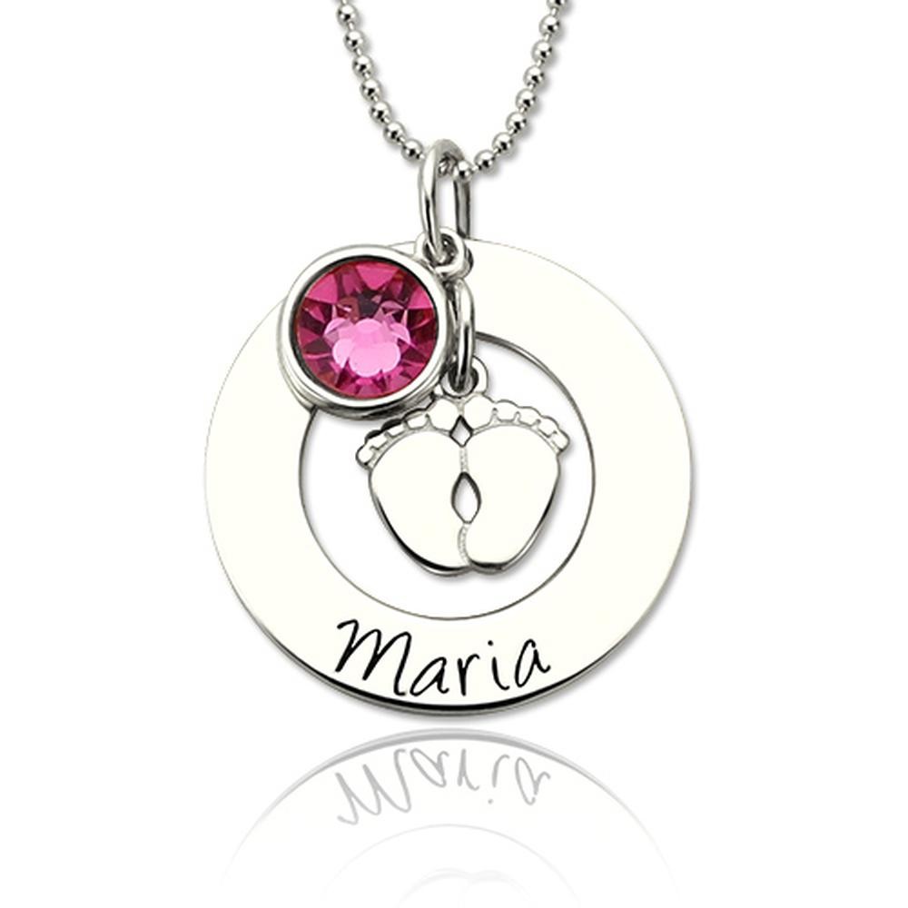 Pieds de chéri avec le collier engravable de pierres de naissance