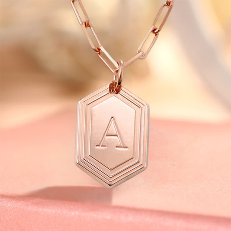 Placage en or rose 18 carats personnalisé gravé pendentif initial lien chaîne collier superposition de breloques cadeau pour elle