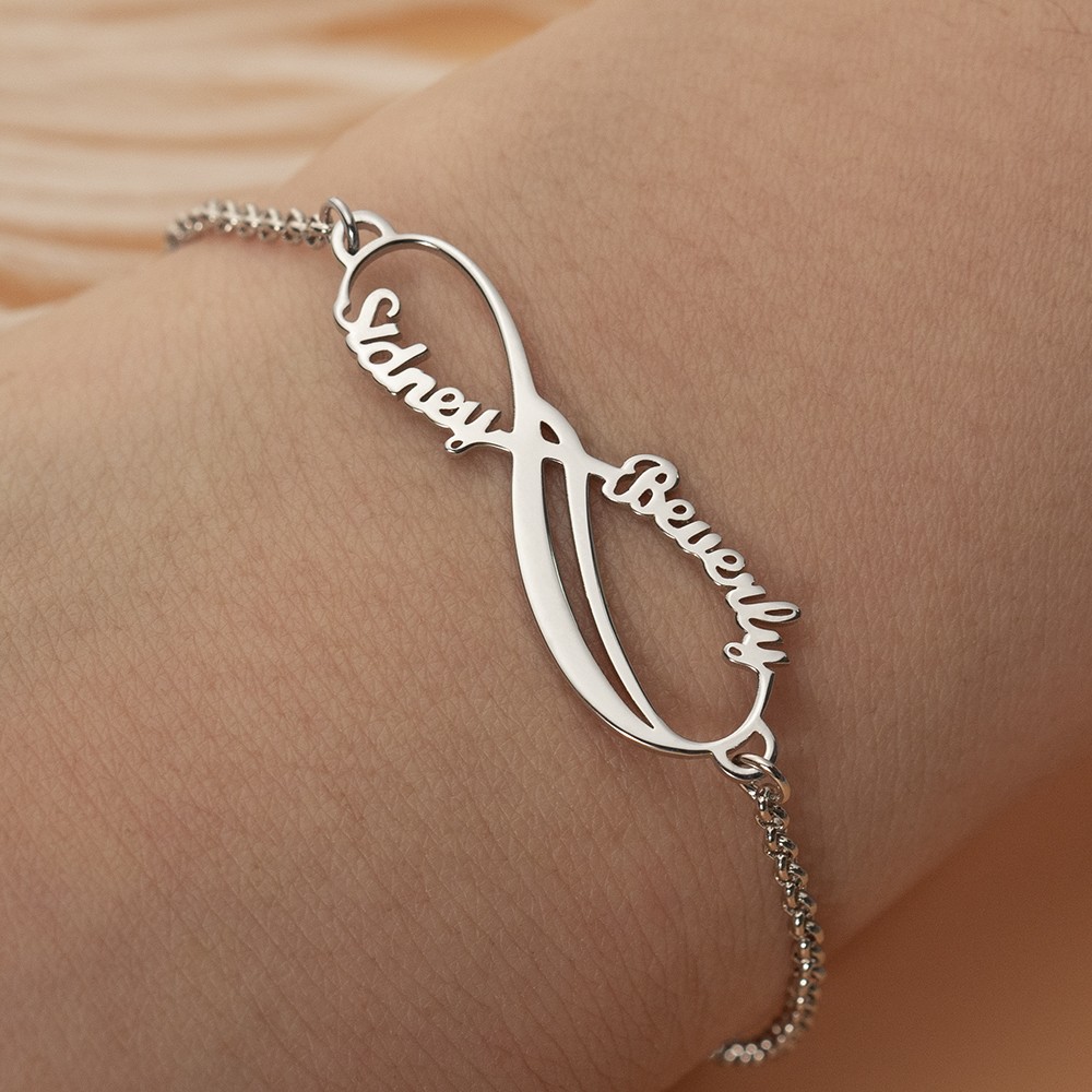 Bracelet à breloques Infinity personnalisé