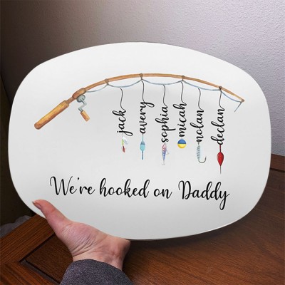 Plateau personnalisé We're Hooked On Daddy avec le nom d'enfants pour la fête des pères