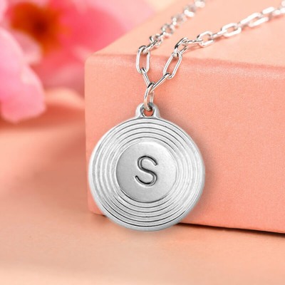 Argent personnalisé gravé initiale pendentif rond chaîne à maillons collier superposition de breloques cadeau pour elle