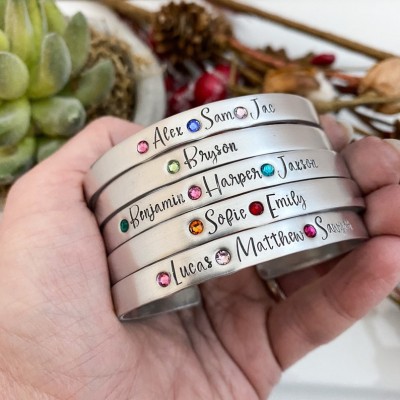 Bracelet personnalisé de nom d'enfants de manchette de grand-mère de maman avec le cadeau de Noël de pierre de naissance