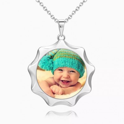 Collier photo en forme de soleil