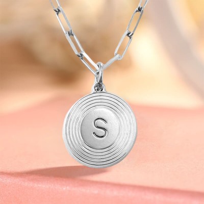 Argent personnalisé gravé initiale pendentif rond chaîne à maillons collier superposition de breloques cadeau pour elle