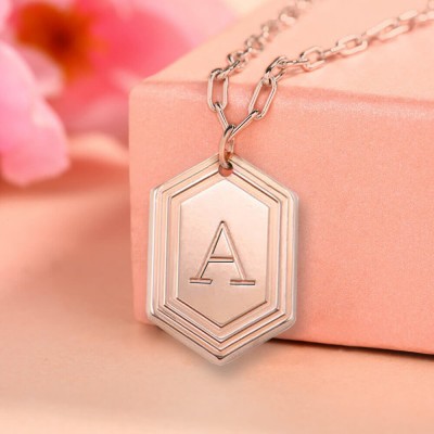 Placage en or rose 18 carats personnalisé gravé pendentif initial lien chaîne collier superposition de breloques cadeau pour elle