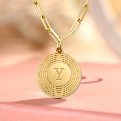 18K plaquée or gravé personnalisé Pendentif initial maillons ronds chaîne Collier Superposition Charms cadeaux pour elle