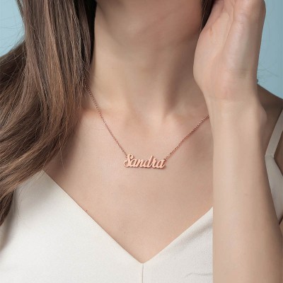 Collier de nom personnalisé de style "Carrie" personnalisé plaqué or rose 18 carats
