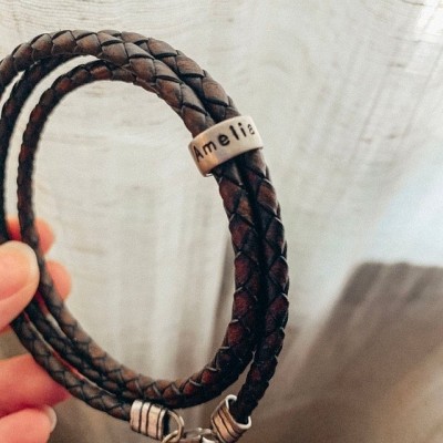 Bracelet en cuir tressé avec petites perles personnalisées en argent