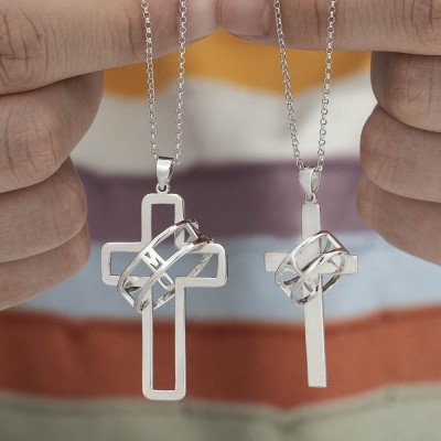 Couple personnalisé symbole de foi croix collier avec Halo nom gravé bague deux colliers